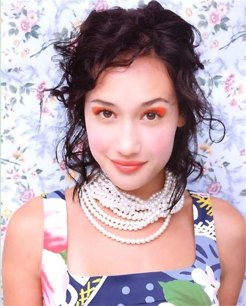 李美琪偶遇小巷美食，揭秘隐藏的美味