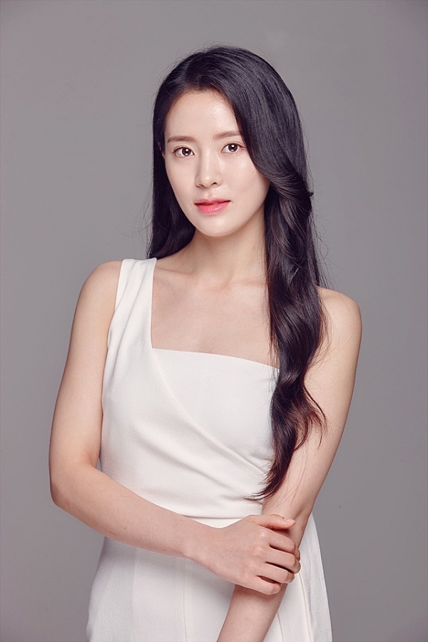 演员李敏，与自然美景的邂逅，探寻内心宁静之道