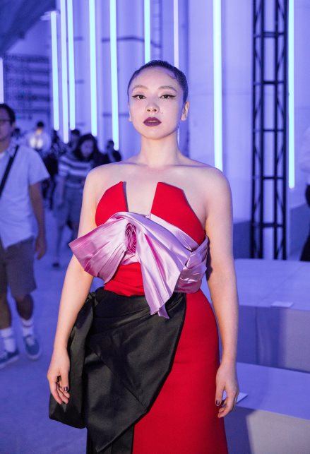 演员李丹妮的自然之旅，寻找内心宁静与微笑的旅程