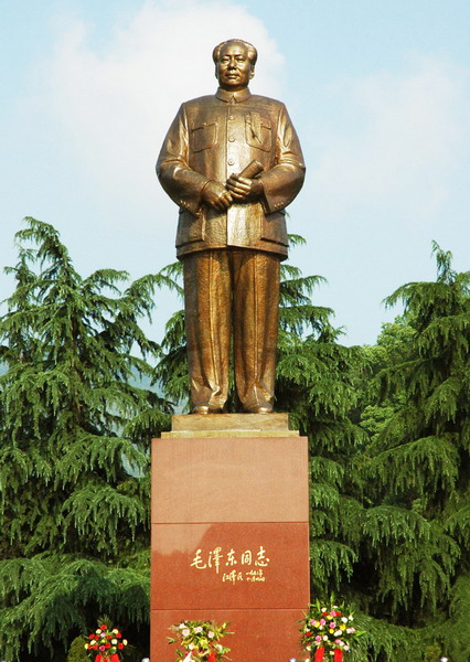 震撼登场！最新铜像🏛️亮相！
