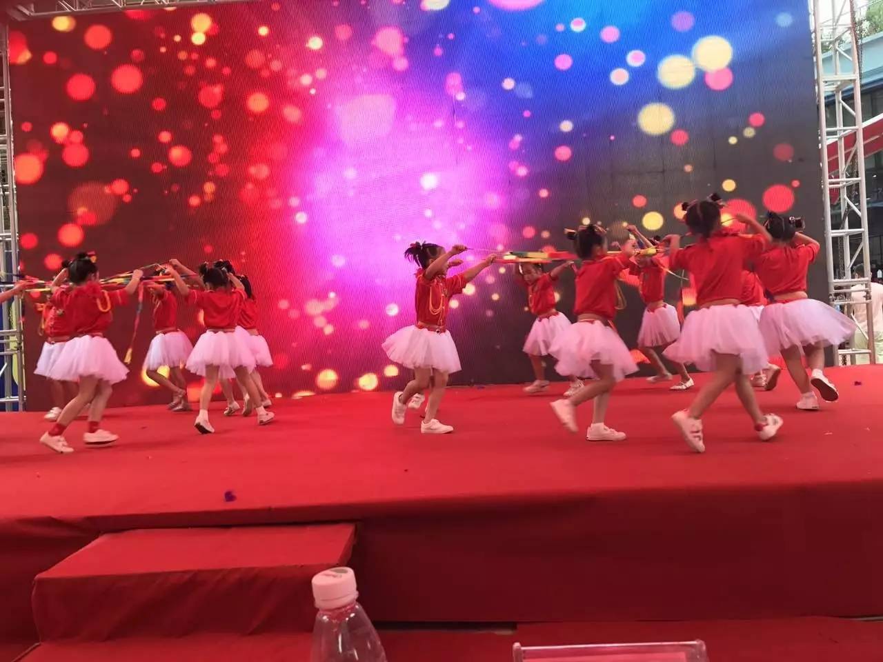 幼儿教师舞蹈视频大全，最新流行舞蹈与自信成长的跃动风采